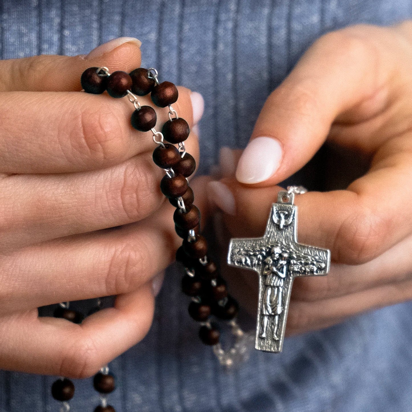 POPE FRANCIS - IN LEGNO BEADS ROSARIO - METAL